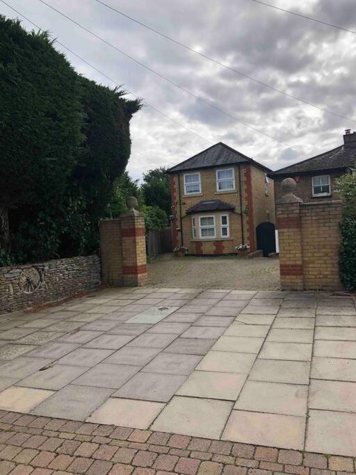 Charming Private Guest House Enfield Exterior photo