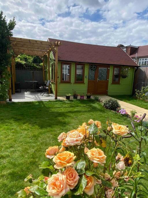 Charming Private Guest House Enfield Exterior photo